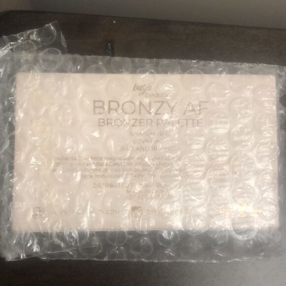 💗HP💗 BASIC BEAUTY BRONZY AF PALETTE  new still original wrapping plus Ipsy bag - Picture 6 of 7